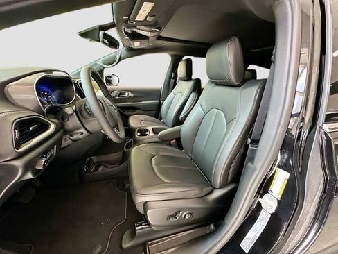 New 2026 Chrysler Pacifica Select image 21