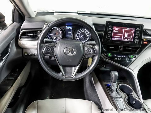 Used 2024 Toyota Camry SE image 12