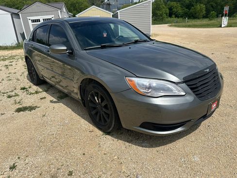 Used 2013 Chrysler 200 Touring FWD image 4