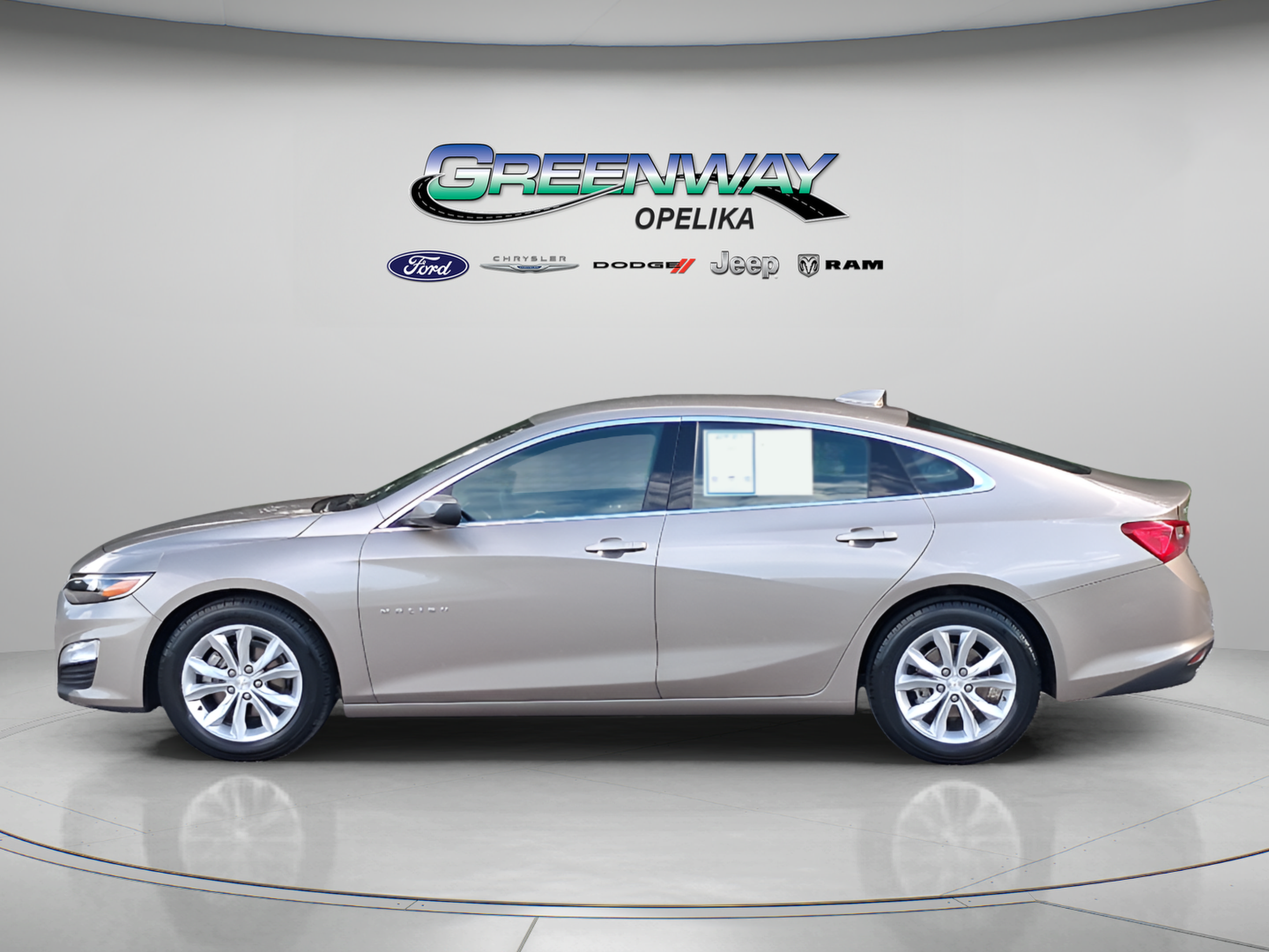 Used 2025 Chevrolet Malibu LT FWD image 4