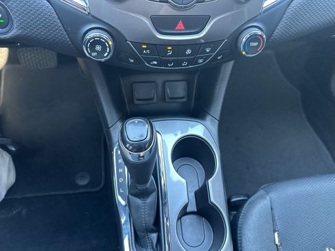 Used 2018 Chevrolet Cruze LT w/ LT True North Edition FWD image 15