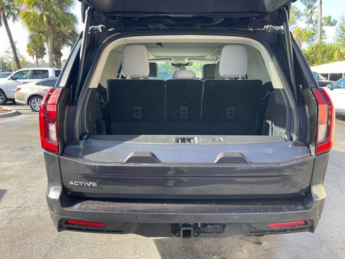 Used 2025 Ford Expedition Active AWD/4WD image 5