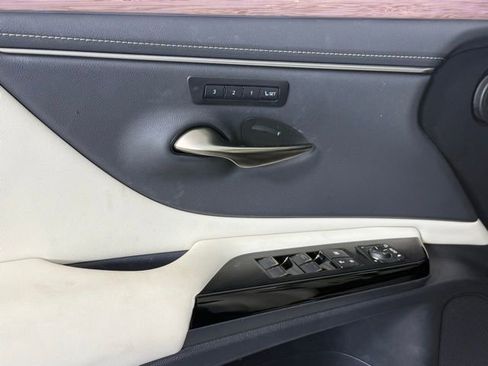 Certified 2025 Lexus ES 300h w/ Premium Package image 14