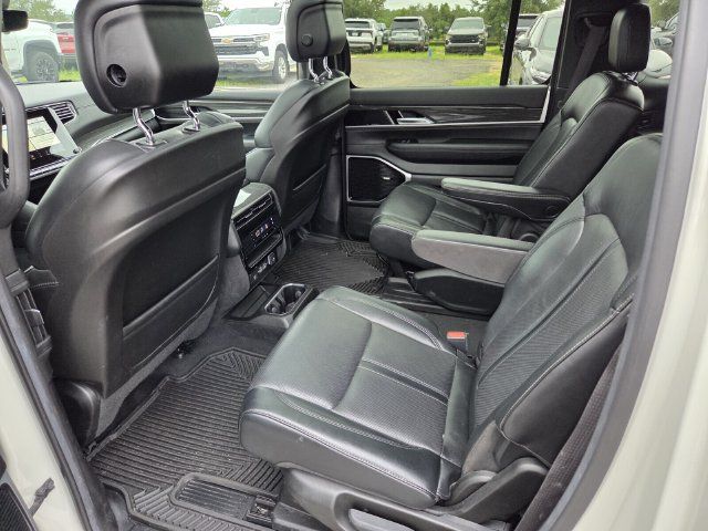 Used 2022 Jeep Wagoneer Series III w/ Premium Group I AWD/4WD image 9