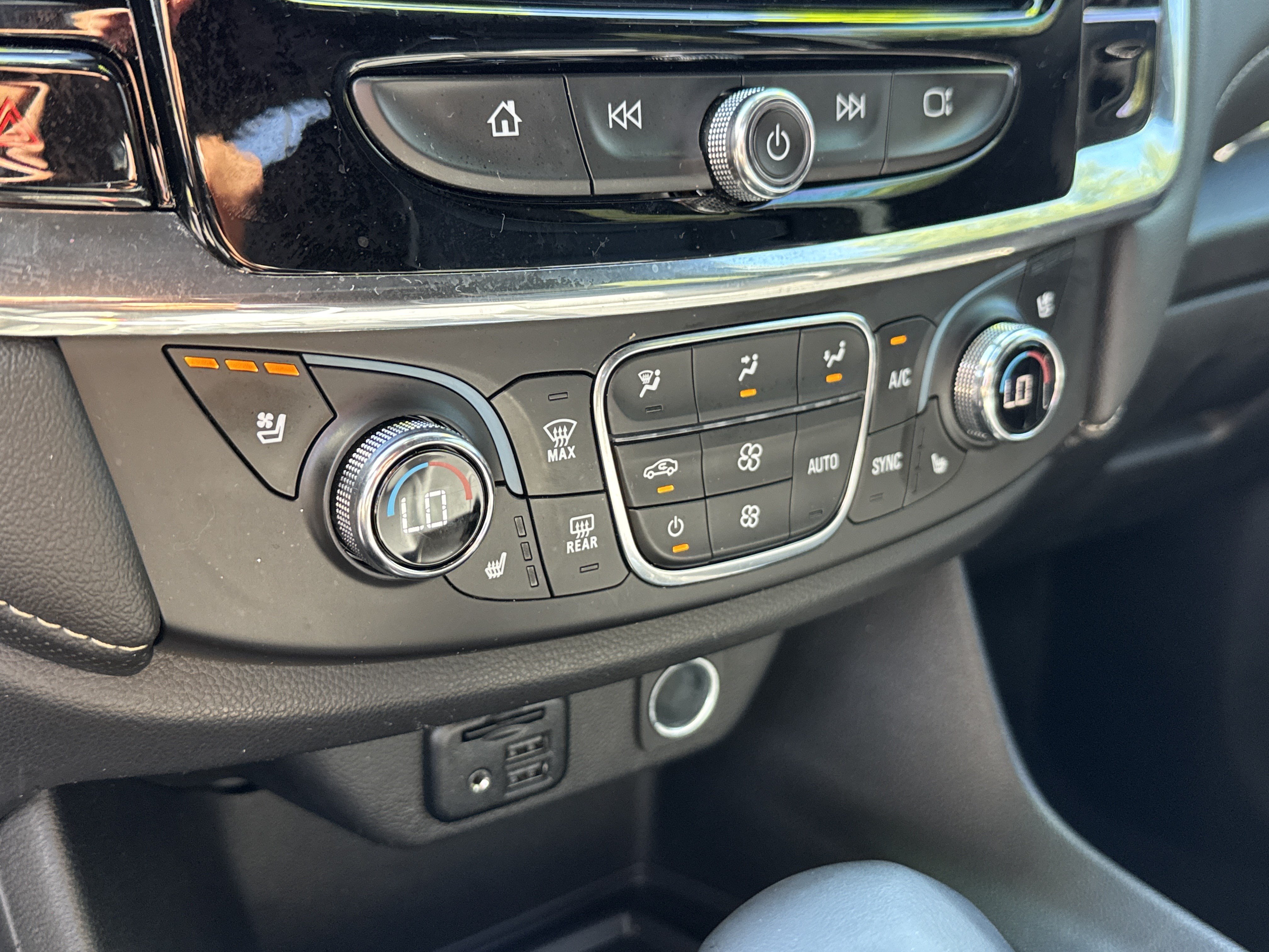 Certified 2023 Chevrolet Traverse Premier FWD image 26