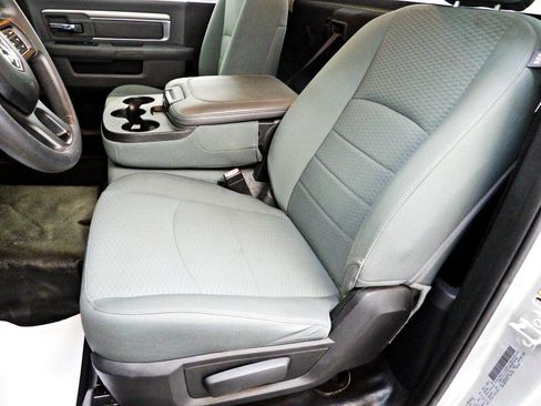 Used 2018 RAM 1500 Express RWD image 11