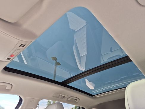Used 2023 Volkswagen Tiguan SE w/ Panoramic Sunroof Package FWD image 27