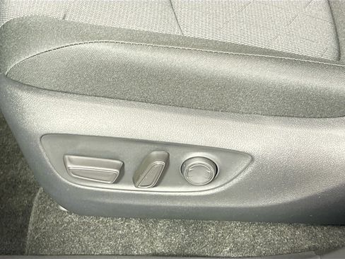 Used 2025 Toyota RAV4 XLE FWD image 15