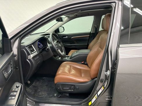 Used 2018 Toyota Highlander Limited Platinum image 9