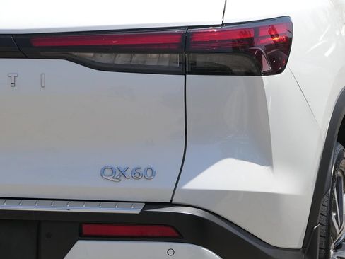 Used 2022 INFINITI QX60 Sensory w/ Cargo Package FWD image 3