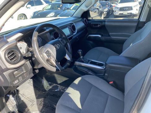 Used 2017 Toyota Tacoma TRD Sport RWD image 10