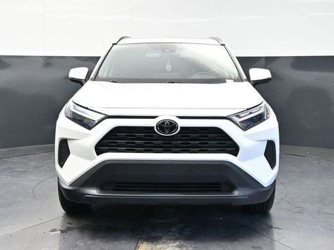 Used 2022 Toyota RAV4 XLE w/ Convenience Package image 2