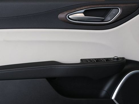 Used 2019 Alfa Romeo Giulia Ti AWD/4WD image 19