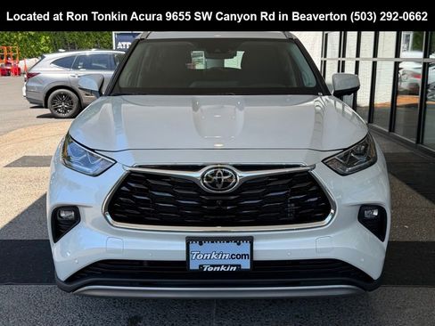 Used 2025 Toyota Highlander Platinum AWD/4WD image 3