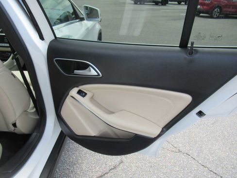 Used 2020 Mercedes-Benz GLA 250 4MATIC image 18