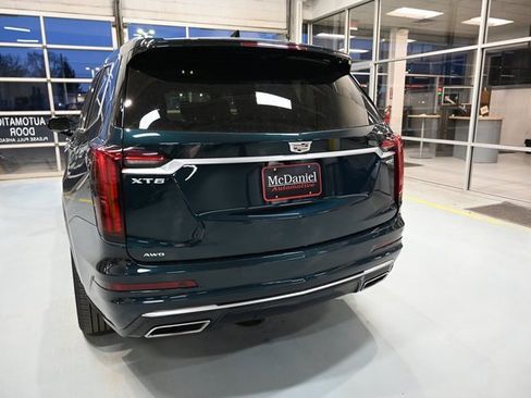 Used 2025 Cadillac XT6 Premium Luxury image 6