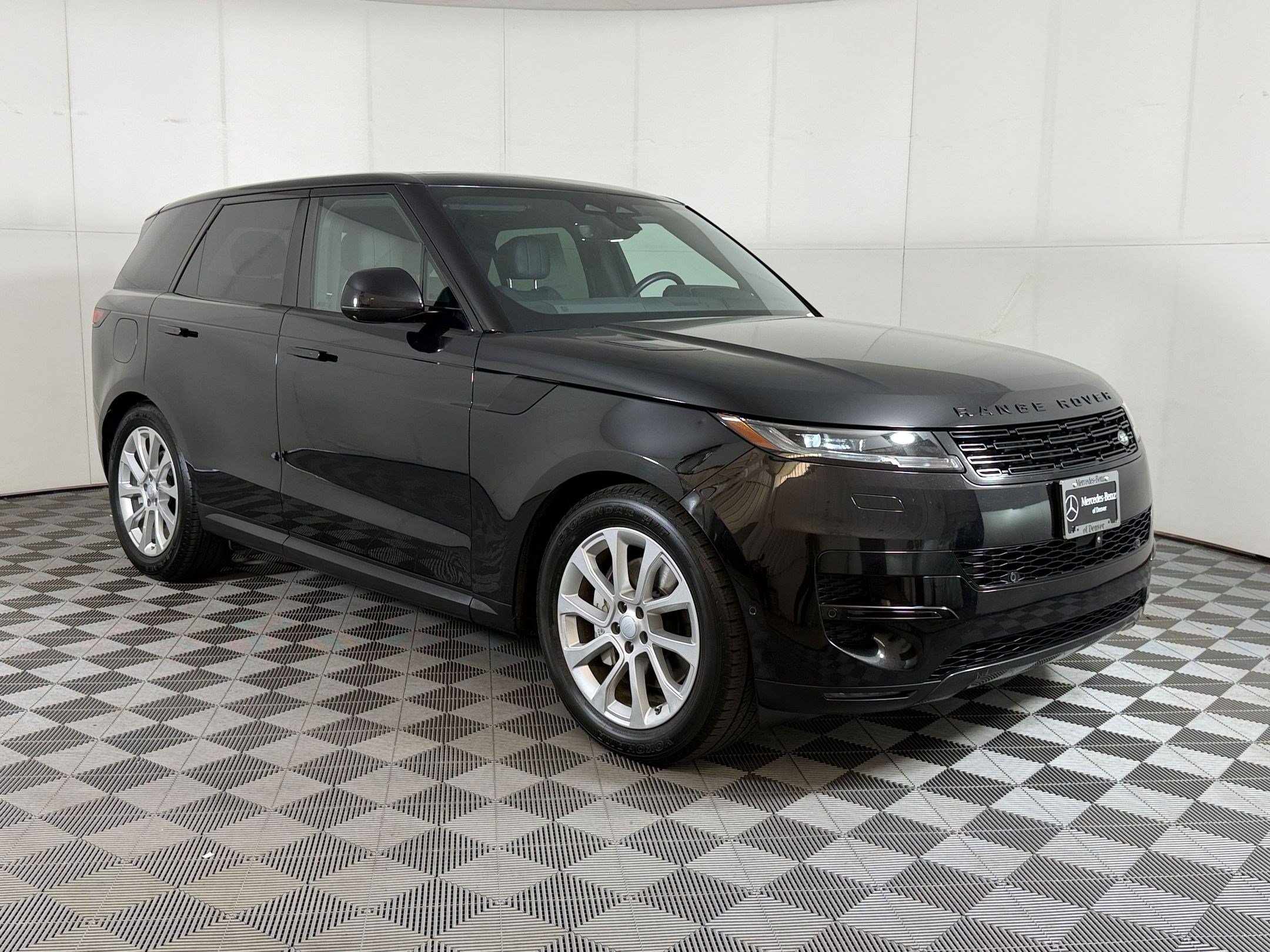 Used 2025 Land Rover Range Rover Sport SE AWD/4WD image 7
