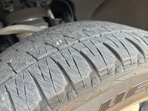 Used 2023 GMC Yukon Denali Ultimate image 32