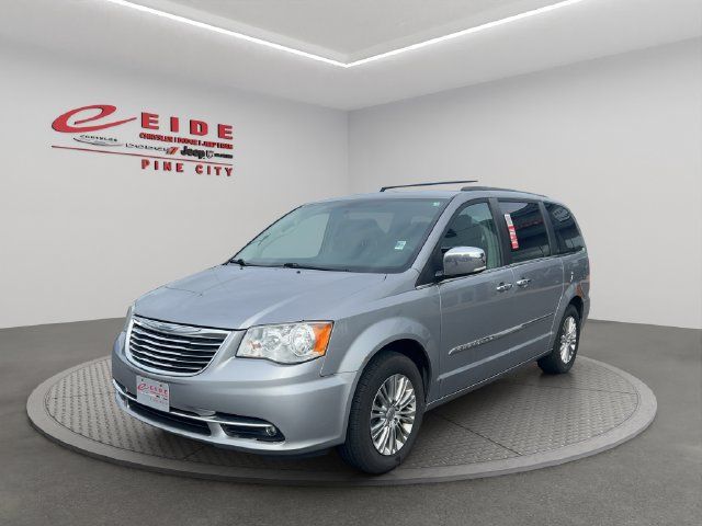 Used 2015 Chrysler Town & Country Touring-L w/ Driver Convenience Group FWD image 1