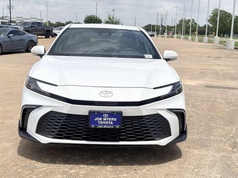 Used 2026 Toyota Camry SE FWD image 3