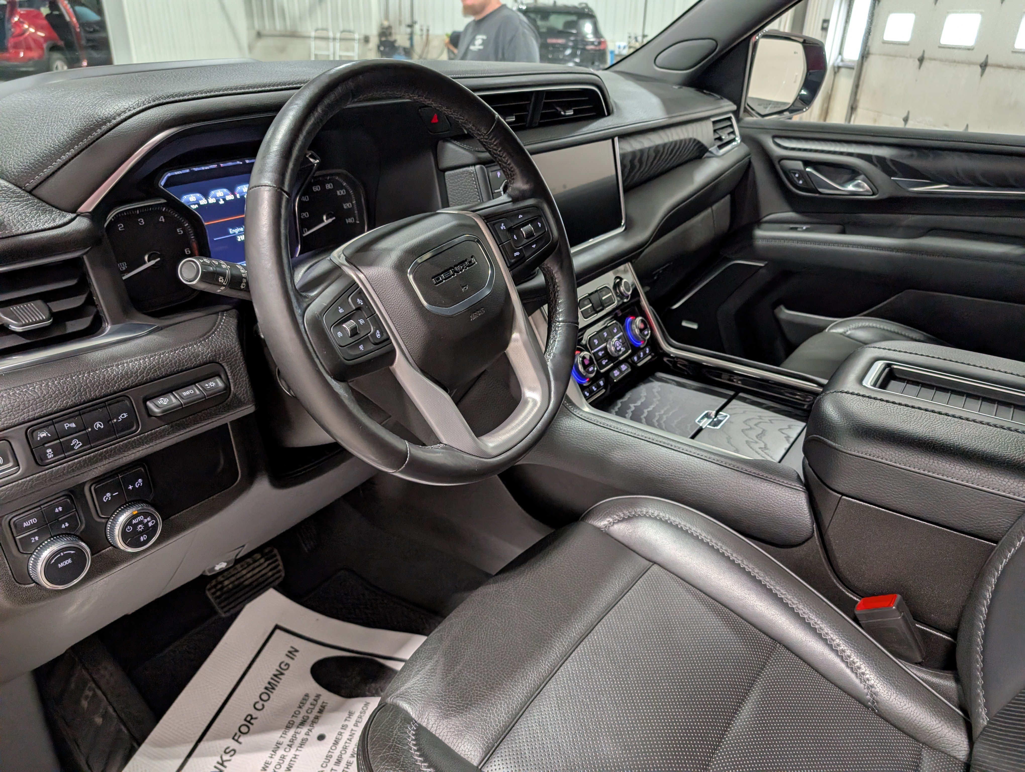 Used 2021 GMC Yukon Denali w/ Denali Premium Package AWD/4WD image 15
