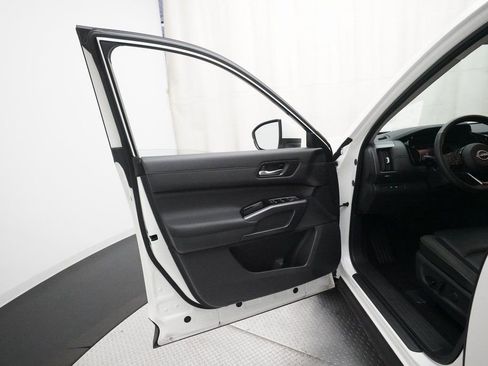 Certified 2024 Nissan Pathfinder SL image 28