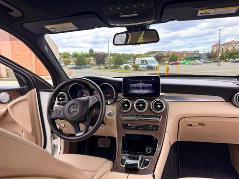 Used 2018 Mercedes-Benz GLC 300 4MATIC image 11