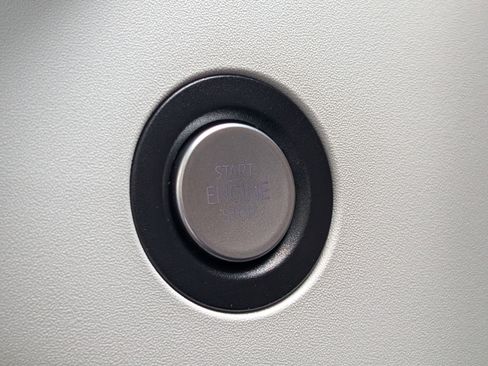 Used 2025 Volkswagen ID. Buzz Pro S Plus RWD image 37