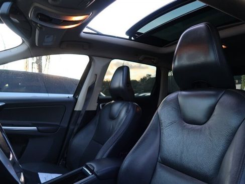 Used 2013 Volvo XC60 T6 AWD/4WD image 4