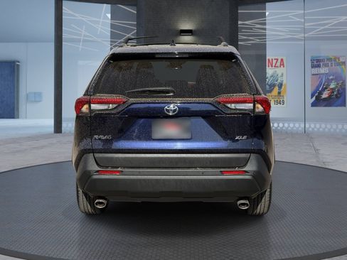 Used 2023 Toyota RAV4 XLE Premium FWD image 5