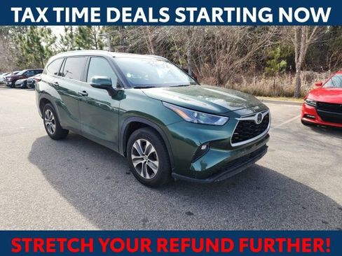 Used 2024 Toyota Highlander XLE image 1