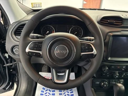 Used 2023 Jeep Renegade Latitude image 29