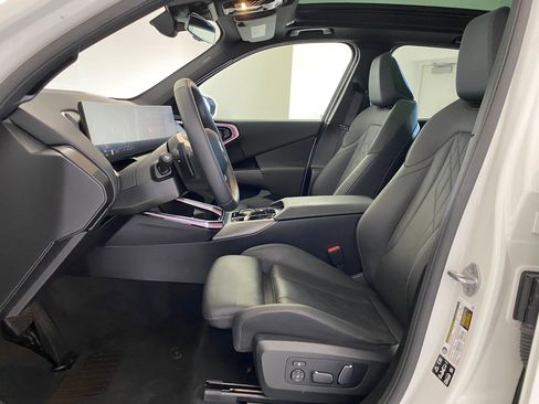 Used 2025 BMW X3 xDrive30i w/ Convenience Package image 4