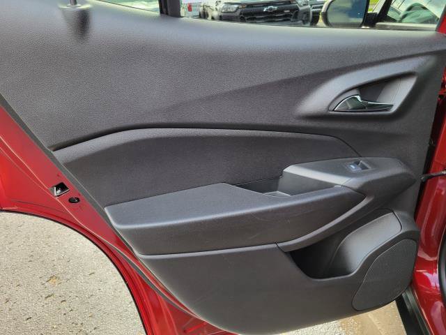 Used 2025 Chevrolet Trax LT FWD image 23