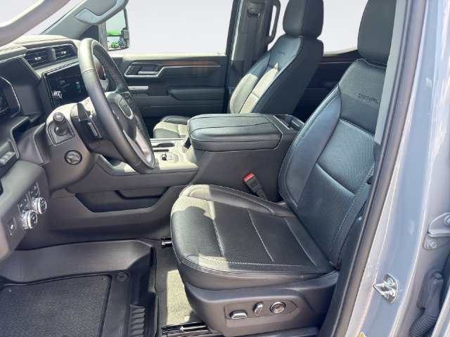 Used 2025 GMC Sierra 1500 Denali w/ Denali Reserve Package AWD/4WD image 11