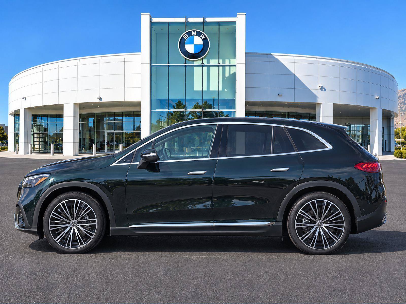 Used 2023 Mercedes-Benz EQE 500 4MATIC SUV image 4