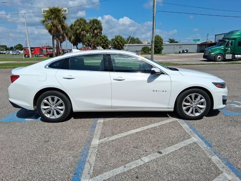 Used 2025 Chevrolet Malibu LT FWD image 2