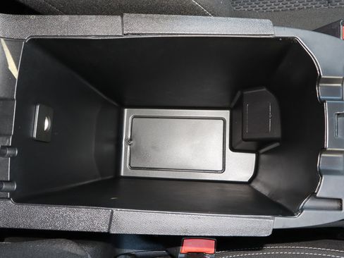 Used 2024 GMC Terrain SLE image 25