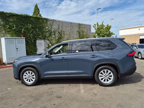 Used 2024 Toyota Grand Highlander AWD image 6
