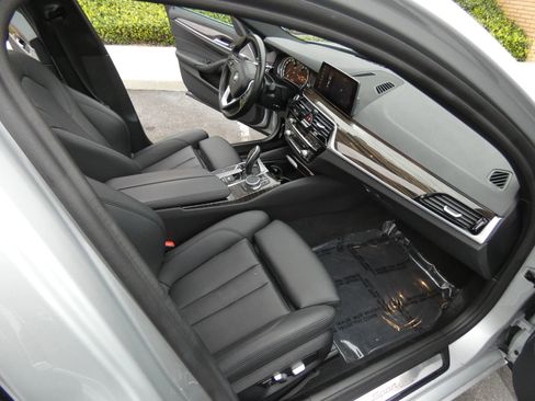 Used 2019 BMW 530i w/ Convenience Package image 23