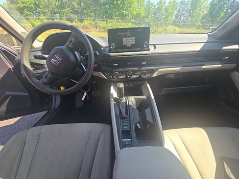 Used 2025 Honda Accord SE image 10