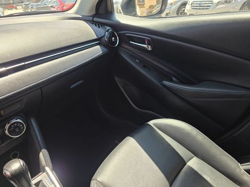 Used 2019 Toyota Yaris XLE FWD image 44
