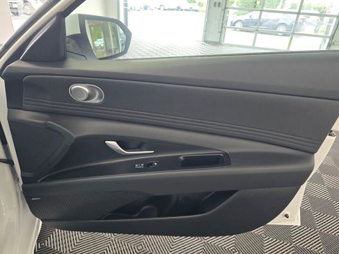 New 2026 Hyundai Elantra Limited FWD image 39