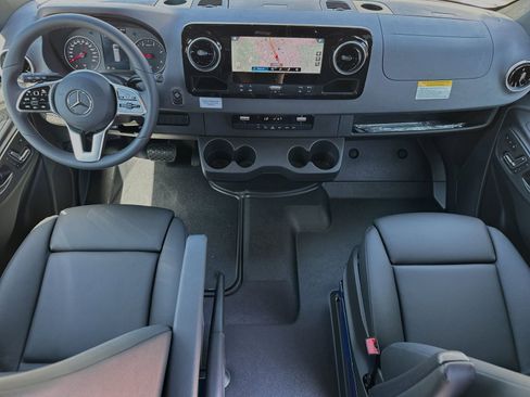 Used 2024 Mercedes-Benz Sprinter 2500 image 13