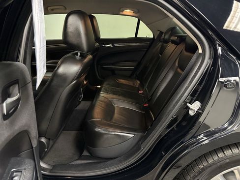 Used 2018 Chrysler 300 Touring L image 20