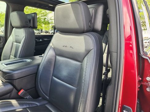 Used 2021 GMC Yukon XL Denali w/ Denali Premium Package AWD/4WD image 15