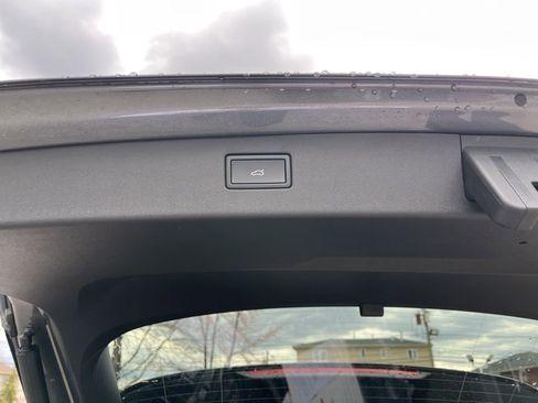 New 2026 Volkswagen Tiguan SE R-Line image 11