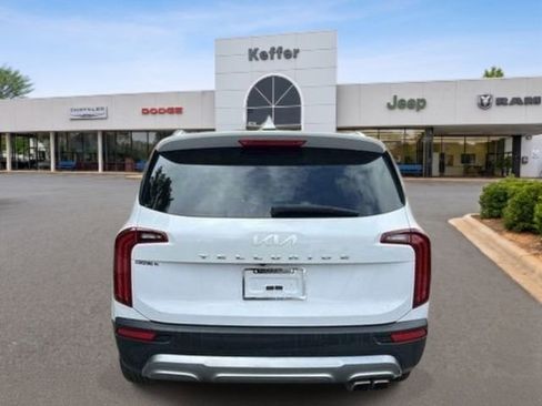 Used 2022 Kia Telluride EX w/ EX Premium Package FWD image 4