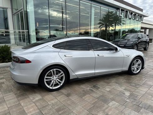 Used 2013 Tesla Model S Base image 2