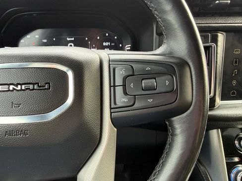 Used 2022 GMC Yukon XL Denali image 28